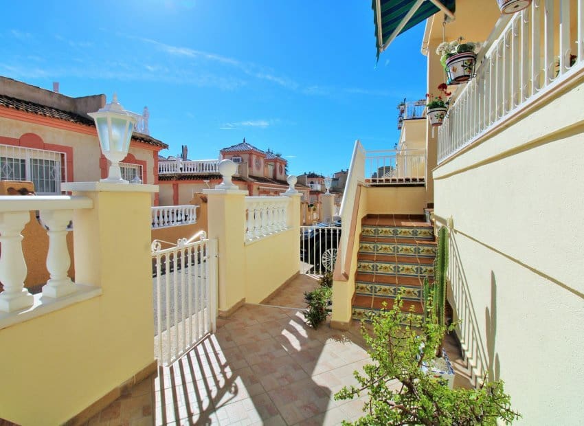 2 bedroom Apartment for sale in Playa Flamenca with pool - € 199,000 (Ref: 9357669)