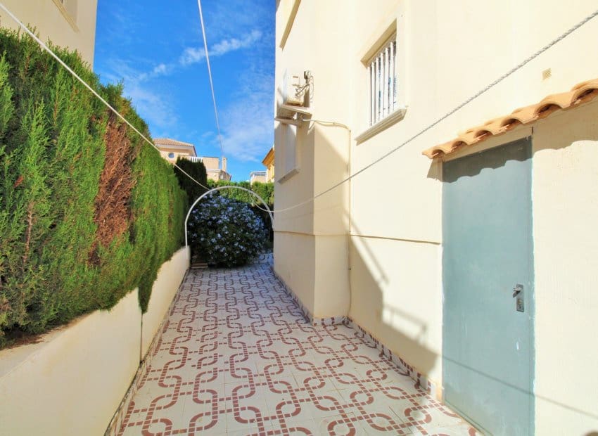 2 bedroom Apartment for sale in Playa Flamenca with pool - € 199,000 (Ref: 9357669)