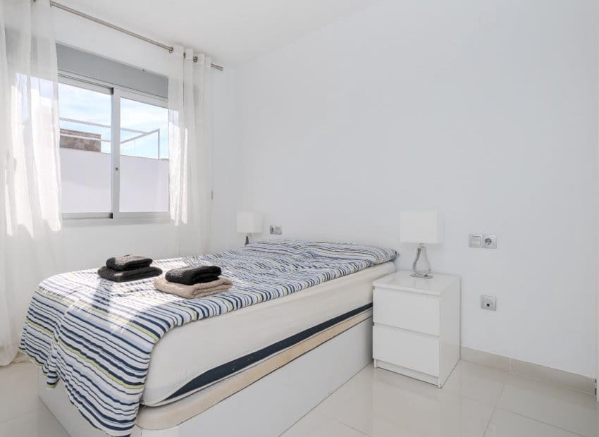 2 makuuhuone Kattohuoneisto myytävänä paikassa Orihuela Costa mukana uima-altaan - 289 000 € (Ref: 9360519)