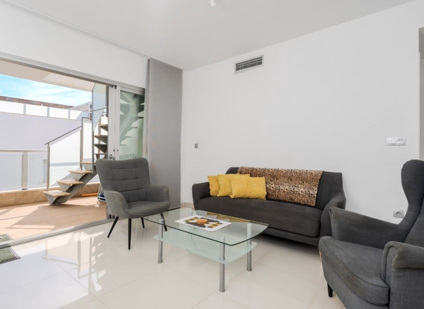 2 makuuhuone Kattohuoneisto myytävänä paikassa Orihuela Costa mukana uima-altaan - 289 000 € (Ref: 9360519)