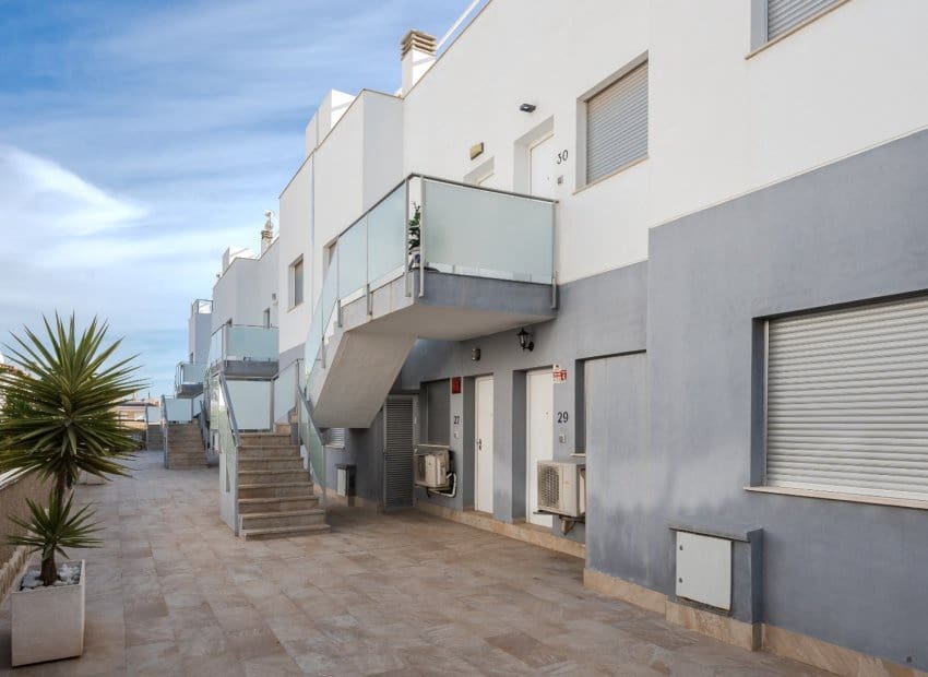 2 makuuhuone Kattohuoneisto myytävänä paikassa Orihuela Costa mukana uima-altaan - 289 000 € (Ref: 9360519)