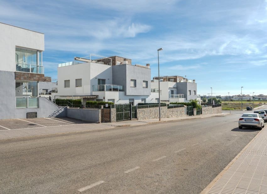 2 makuuhuone Kattohuoneisto myytävänä paikassa Orihuela Costa mukana uima-altaan - 289 000 € (Ref: 9360519)