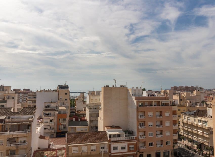 3 soverom Penthouse til salgs i Torrevieja med svømmebasseng - € 395 000 (Ref: 9368981)