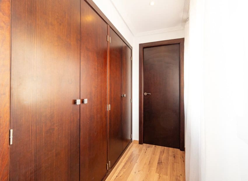 3 soverom Penthouse til salgs i Torrevieja med svømmebasseng - € 395 000 (Ref: 9368981)