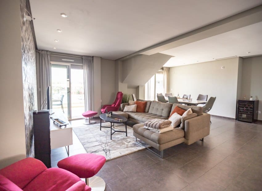 4 sypialnia Penthouse na sprzedaż w Villamartin z basenem - 550 000 € (Ref: 9368982)