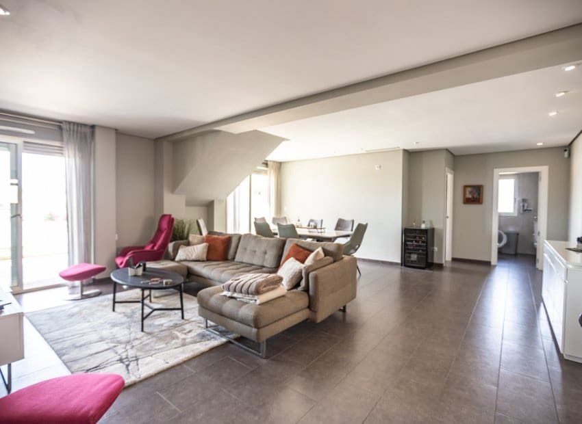 4 sypialnia Penthouse na sprzedaż w Villamartin z basenem - 550 000 € (Ref: 9368982)