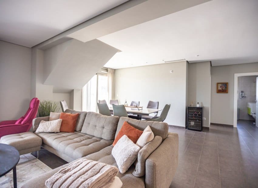 4 sypialnia Penthouse na sprzedaż w Villamartin z basenem - 550 000 € (Ref: 9368982)