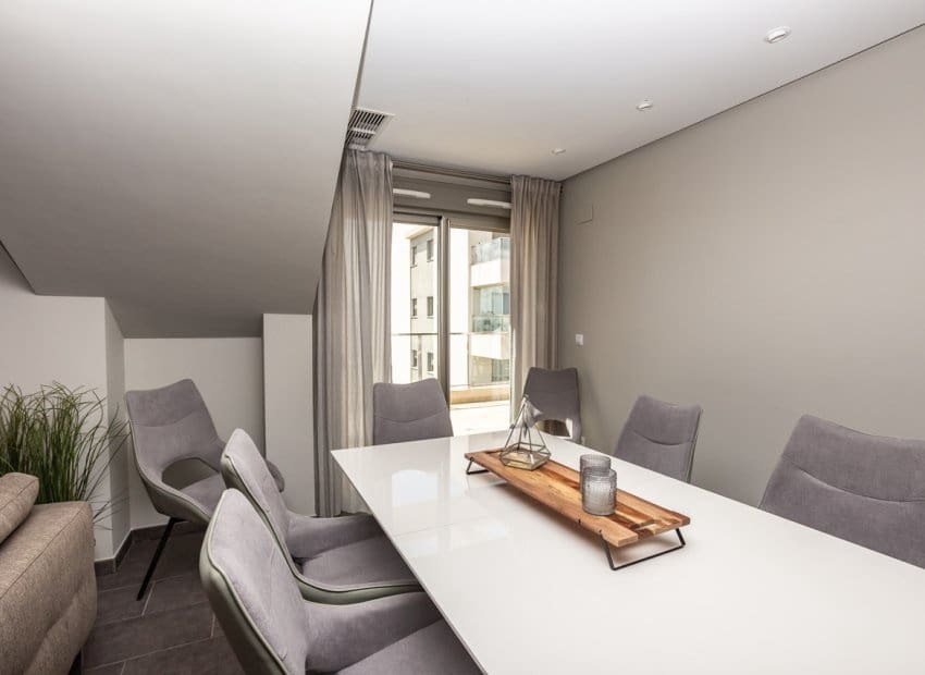 4 sypialnia Penthouse na sprzedaż w Villamartin z basenem - 550 000 € (Ref: 9368982)