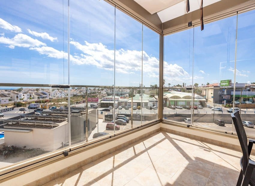 4 sypialnia Penthouse na sprzedaż w Villamartin z basenem - 550 000 € (Ref: 9368982)