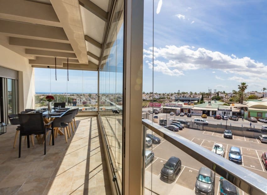 4 sypialnia Penthouse na sprzedaż w Villamartin z basenem - 550 000 € (Ref: 9368982)