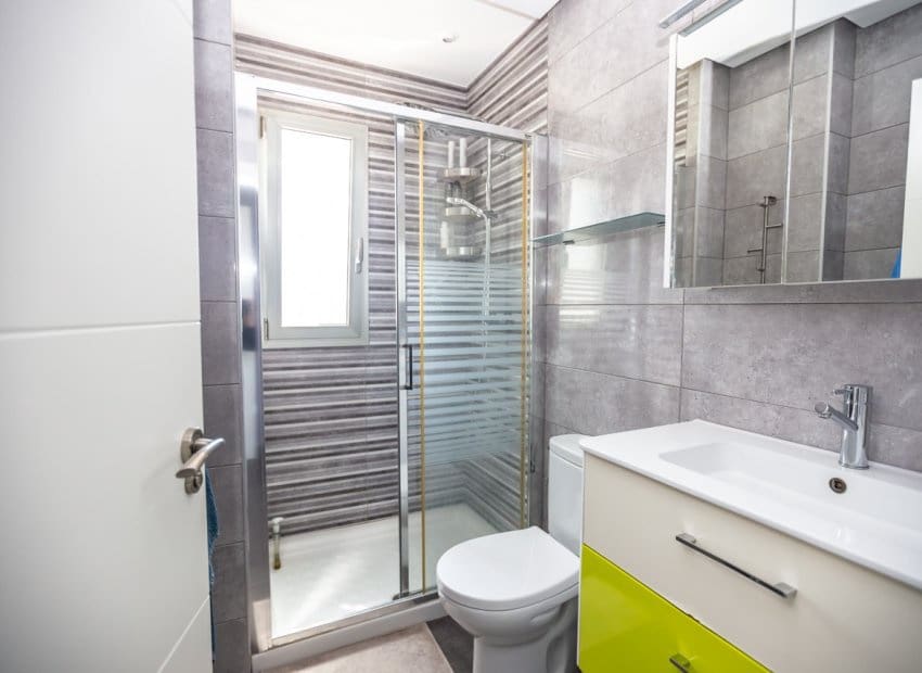 4 sypialnia Penthouse na sprzedaż w Villamartin z basenem - 550 000 € (Ref: 9368982)