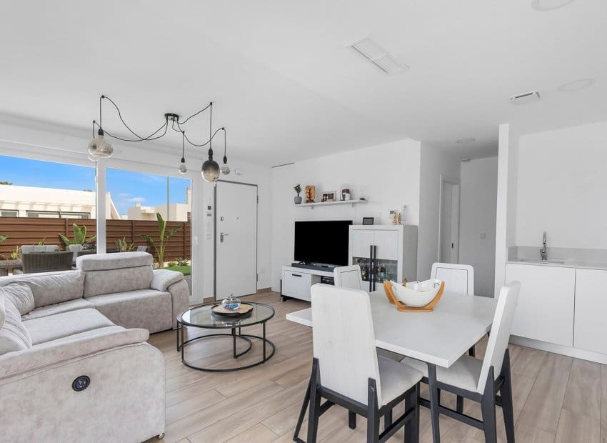 2 slaapkamer Halfvrijstaande villa te koop in Vistabella met zwembad - € 349.000 (Ref: 9368983)