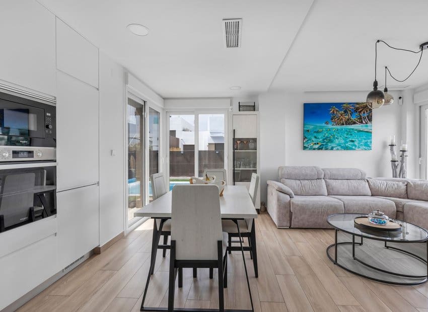 2 slaapkamer Halfvrijstaande villa te koop in Vistabella met zwembad - € 349.000 (Ref: 9368983)