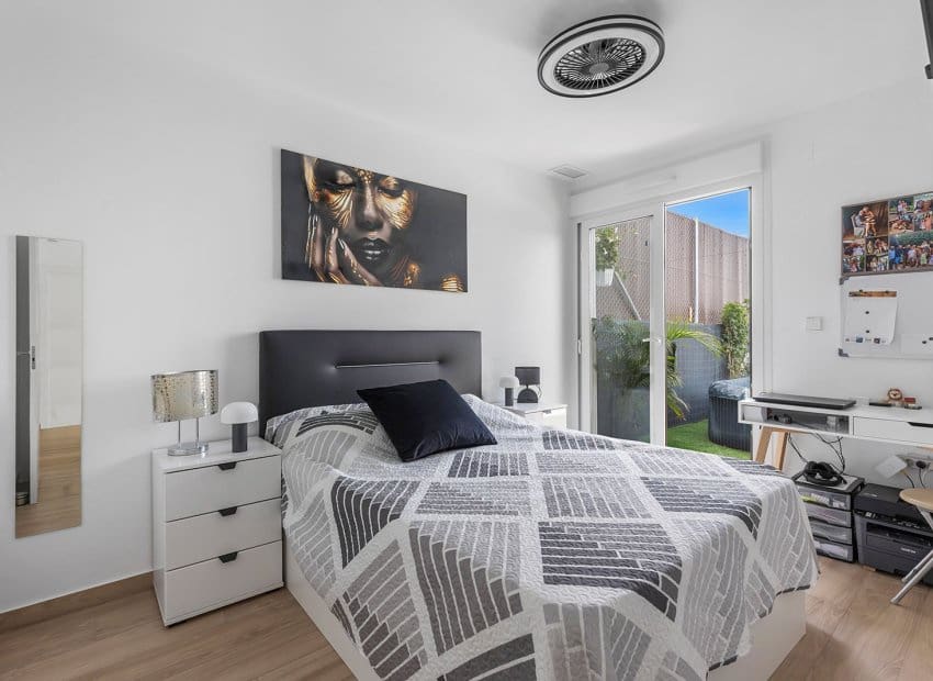 2 slaapkamer Halfvrijstaande villa te koop in Vistabella met zwembad - € 349.000 (Ref: 9368983)