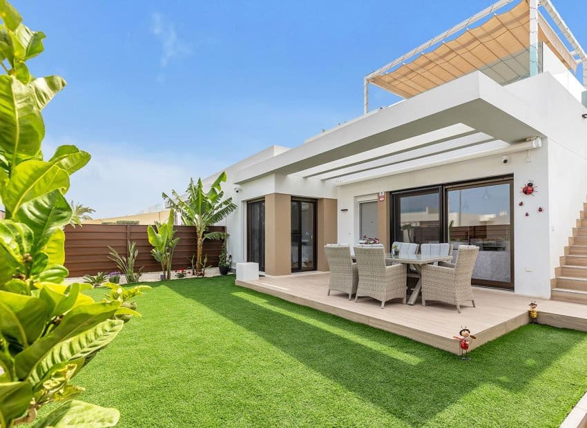 2 slaapkamer Halfvrijstaande villa te koop in Vistabella met zwembad - € 349.000 (Ref: 9368983)