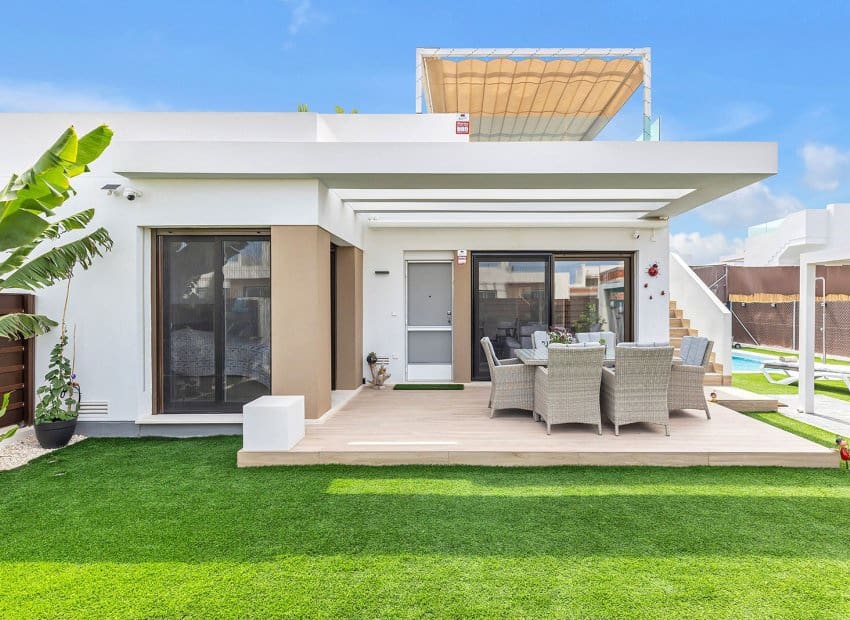 2 slaapkamer Halfvrijstaande villa te koop in Vistabella met zwembad - € 349.000 (Ref: 9368983)