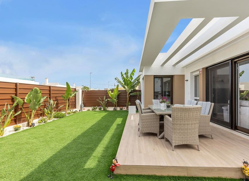 2 slaapkamer Halfvrijstaande villa te koop in Vistabella met zwembad - € 349.000 (Ref: 9368983)