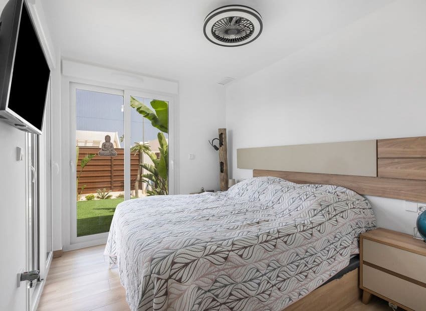 2 slaapkamer Halfvrijstaande villa te koop in Vistabella met zwembad - € 349.000 (Ref: 9368983)