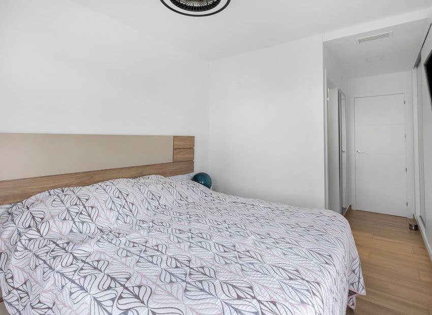 2 slaapkamer Halfvrijstaande villa te koop in Vistabella met zwembad - € 349.000 (Ref: 9368983)