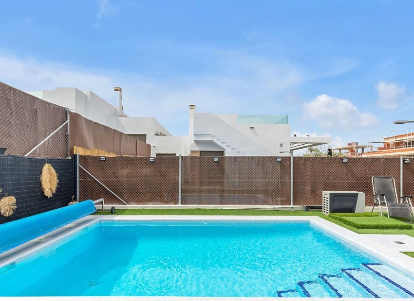 2 slaapkamer Halfvrijstaande villa te koop in Vistabella met zwembad - € 349.000 (Ref: 9368983)