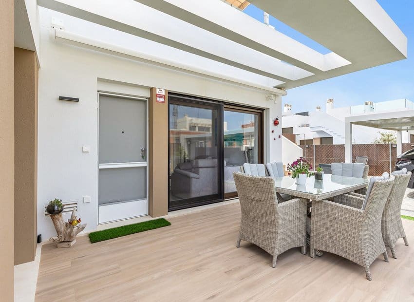 2 slaapkamer Halfvrijstaande villa te koop in Vistabella met zwembad - € 349.000 (Ref: 9368983)