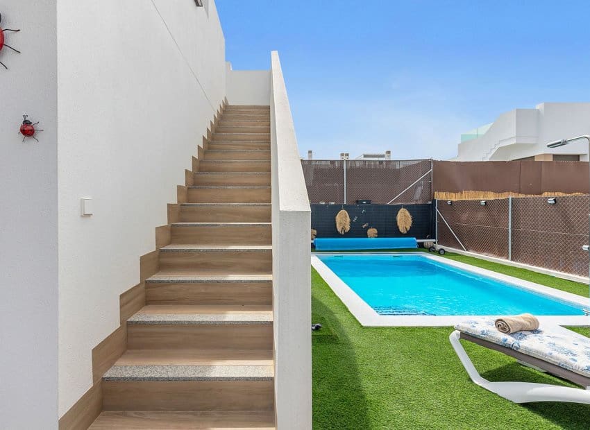 2 slaapkamer Halfvrijstaande villa te koop in Vistabella met zwembad - € 349.000 (Ref: 9368983)