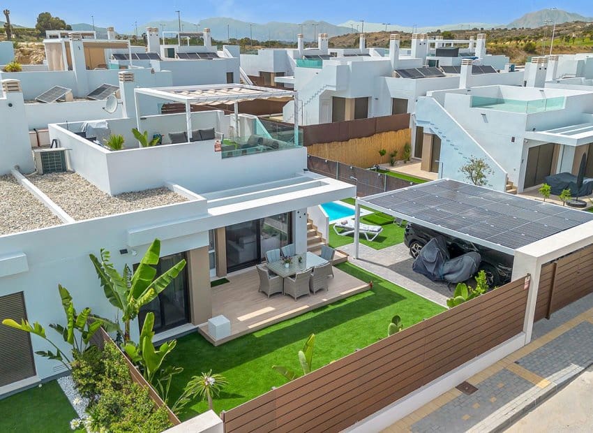 2 slaapkamer Halfvrijstaande villa te koop in Vistabella met zwembad - € 349.000 (Ref: 9368983)