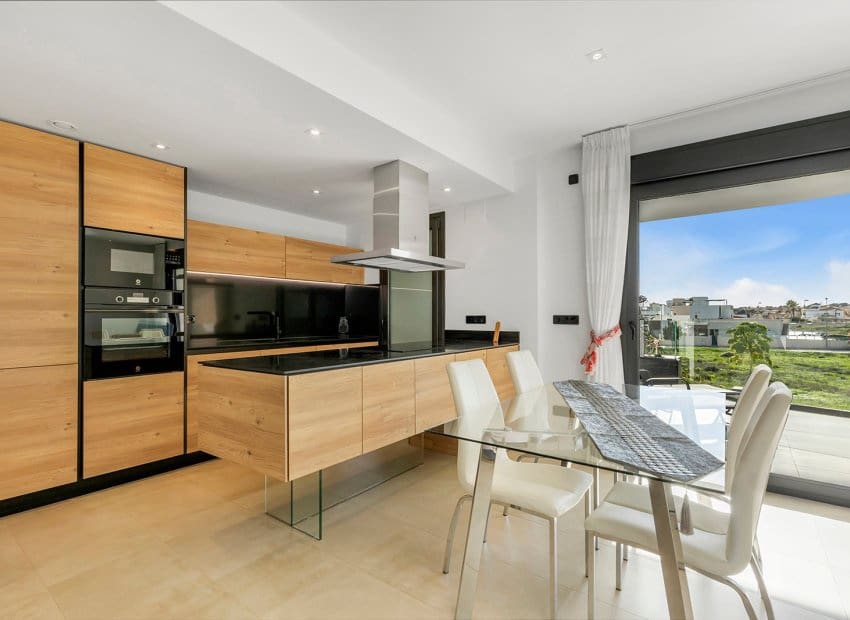 2 slaapkamer Appartement te koop in La Zenia met zwembad - € 335.000 (Ref: 9379545)