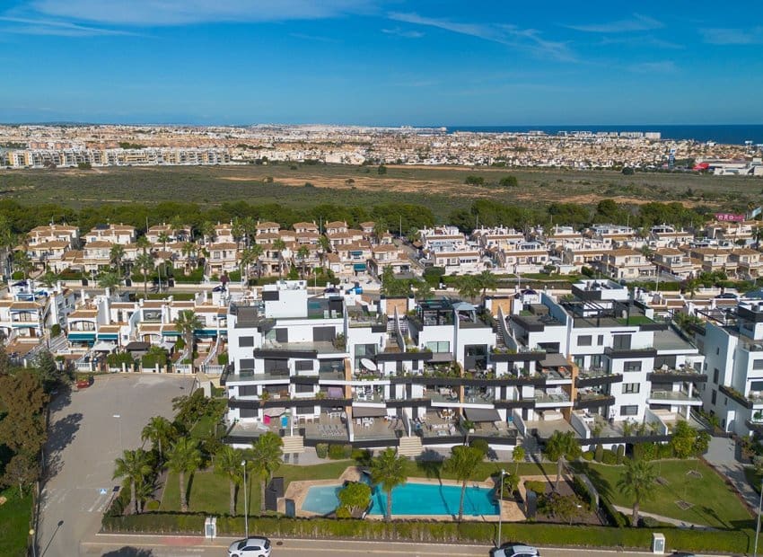 2 slaapkamer Appartement te koop in La Zenia met zwembad - € 335.000 (Ref: 9379545)