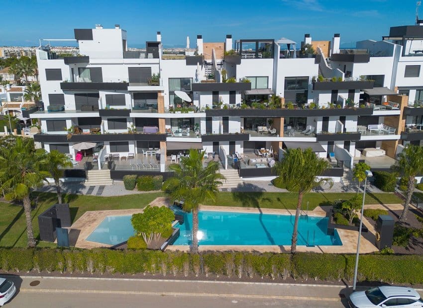 2 slaapkamer Appartement te koop in La Zenia met zwembad - € 335.000 (Ref: 9379545)