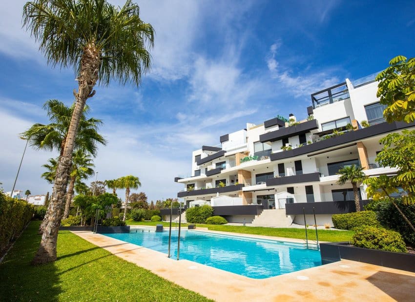 2 slaapkamer Appartement te koop in La Zenia met zwembad - € 335.000 (Ref: 9379545)