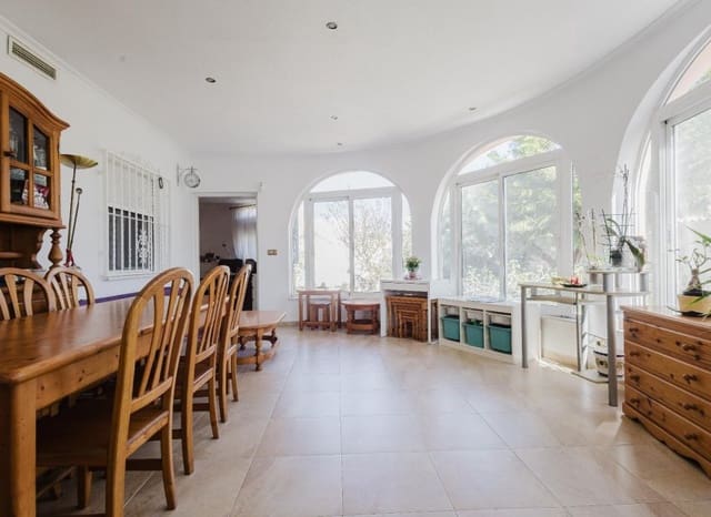 Chalet de 5 habitaciones en La Siesta, Torrevieja en venta con piscina - 449.000 € (Ref: 9379556)