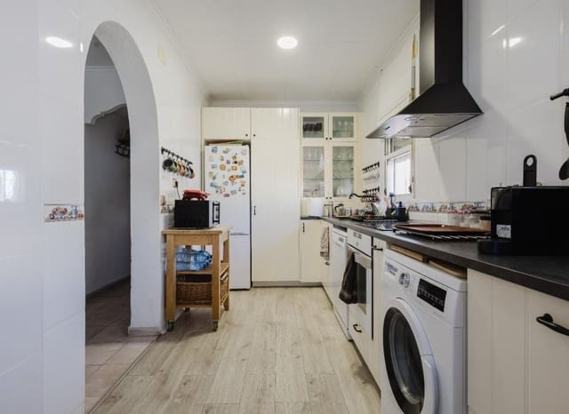 Chalet de 5 habitaciones en La Siesta, Torrevieja en venta con piscina - 449.000 € (Ref: 9379556)