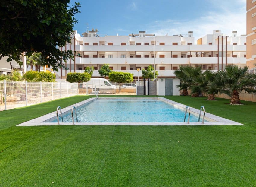 1 quarto Apartamento para venda em Orihuela Costa com piscina - 149 000 € (Ref: 9379966)