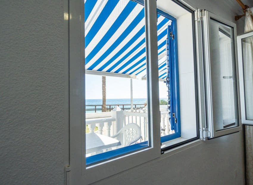 2 bedroom Beach Apartment for sale in Mil Palmeras with pool - € 365,000 (Ref: 9379967)