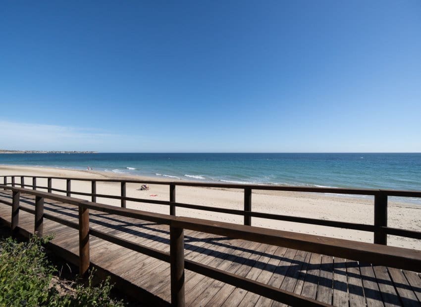 2 bedroom Beach Apartment for sale in Mil Palmeras with pool - € 365,000 (Ref: 9379967)