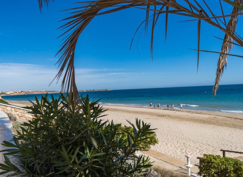 2 bedroom Beach Apartment for sale in Mil Palmeras with pool - € 365,000 (Ref: 9379967)