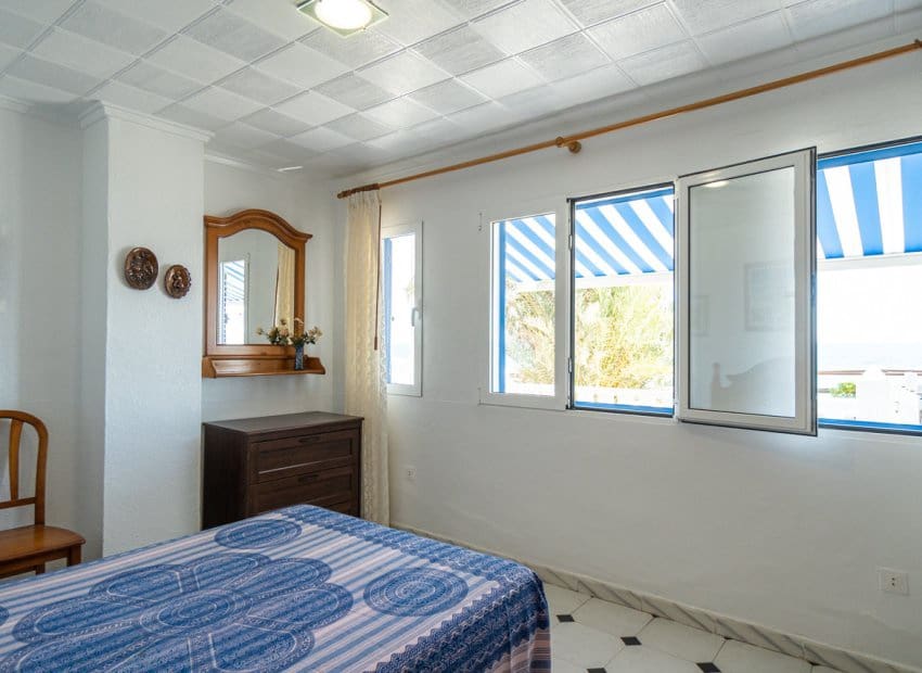 2 bedroom Beach Apartment for sale in Mil Palmeras with pool - € 365,000 (Ref: 9379967)