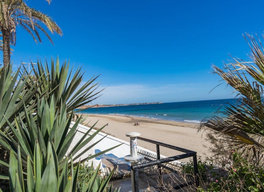 2 bedroom Beach Apartment for sale in Mil Palmeras with pool - € 365,000 (Ref: 9379967)