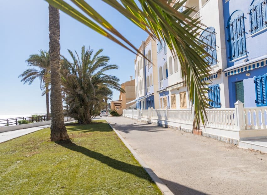 2 bedroom Beach Apartment for sale in Mil Palmeras with pool - € 365,000 (Ref: 9379967)