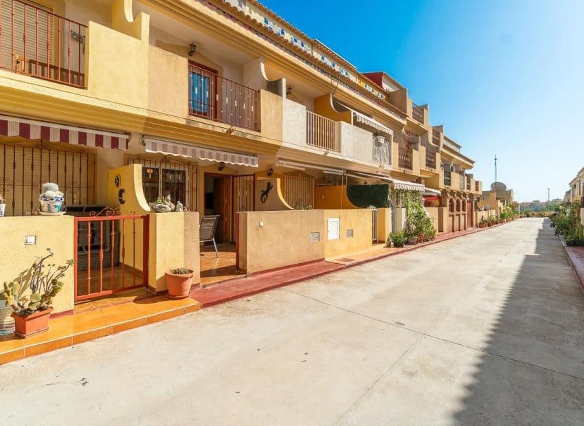3 camera da letto Casa in vendita in Playa Flamenca con piscina - 169.000 € (Rif: 9379968)