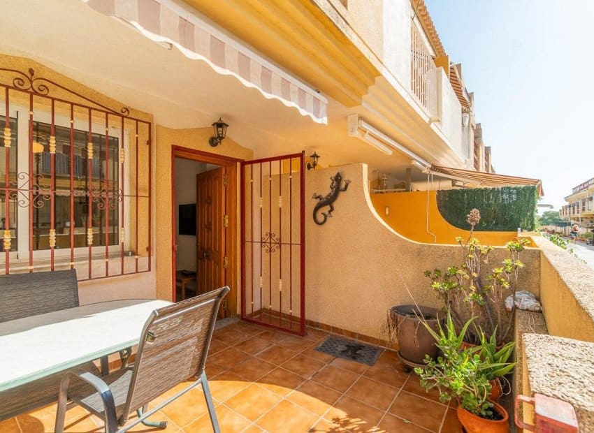 3 camera da letto Casa in vendita in Playa Flamenca con piscina - 169.000 € (Rif: 9379968)