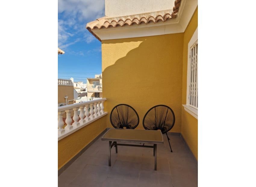 3 bedroom Townhouse for sale in Playa Flamenca with pool - € 297,000 (Ref: 9379971)