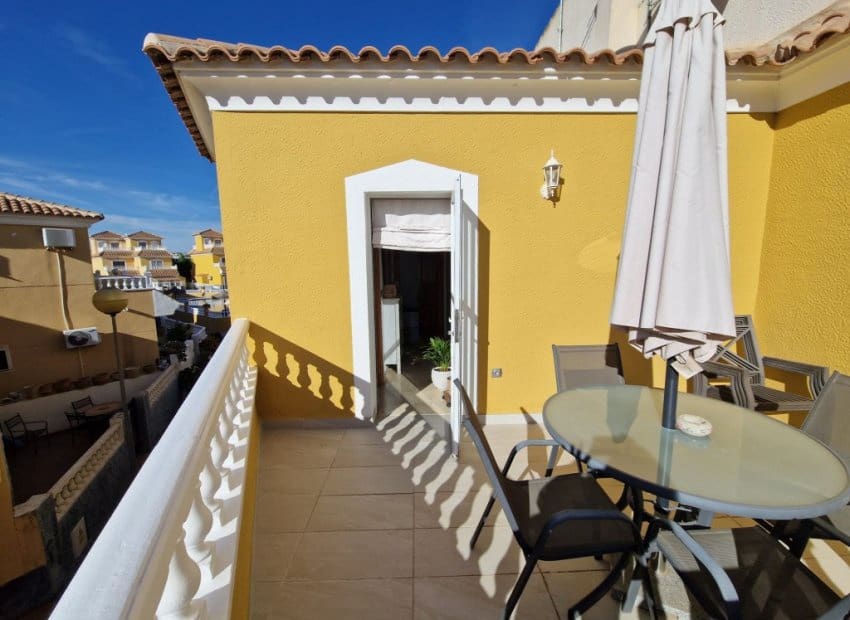 3 bedroom Townhouse for sale in Playa Flamenca with pool - € 297,000 (Ref: 9379971)