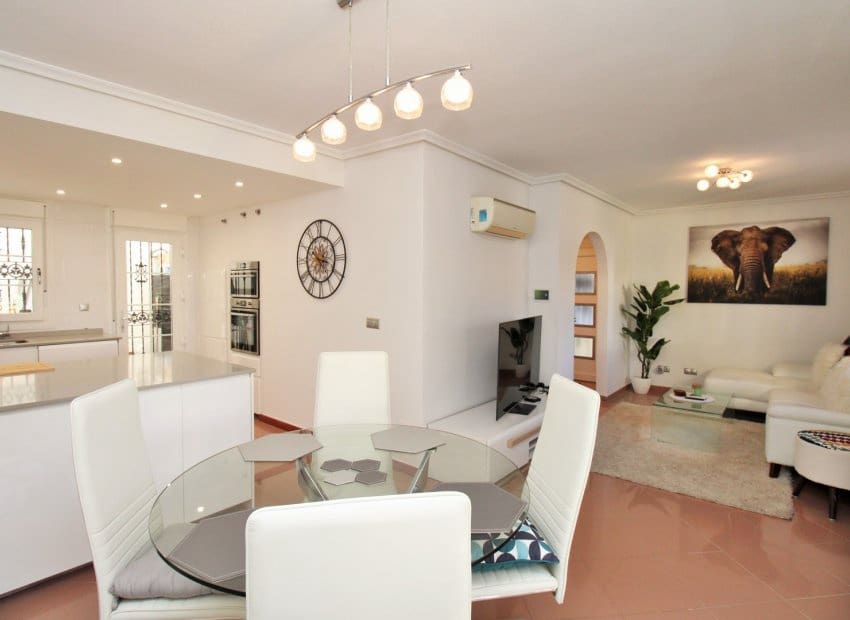 3 soveværelse Semi-Rækkehus til salg i Los Dolses med swimmingpool - € 375.000 (Ref: 9386390)