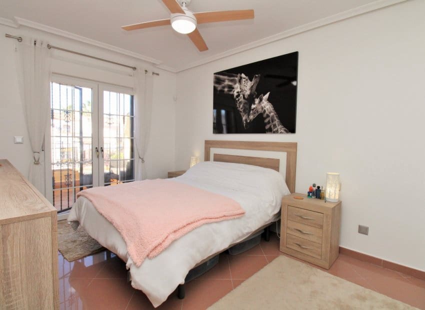 3 soveværelse Semi-Rækkehus til salg i Los Dolses med swimmingpool - € 375.000 (Ref: 9386390)