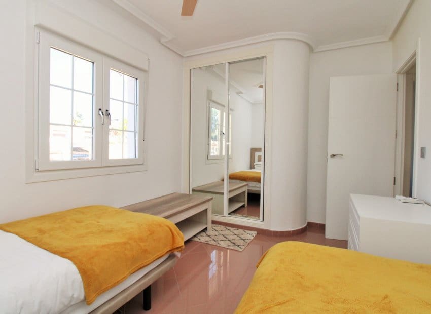 3 soveværelse Semi-Rækkehus til salg i Los Dolses med swimmingpool - € 375.000 (Ref: 9386390)