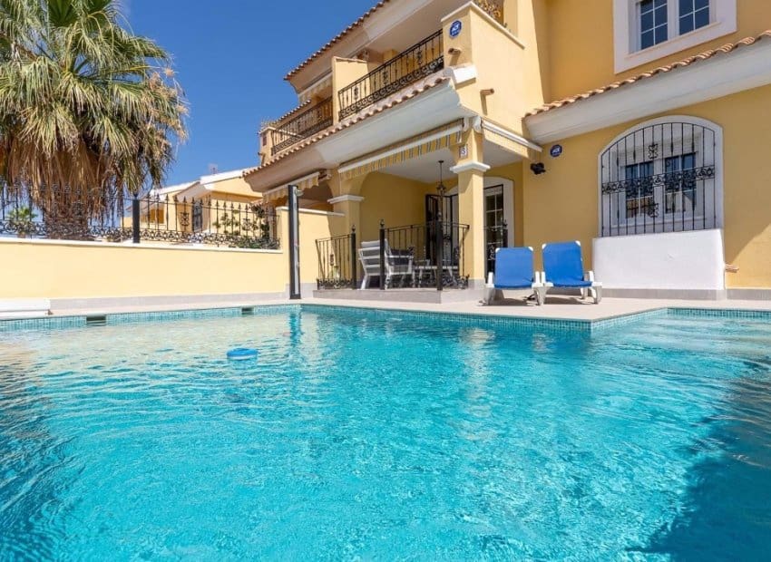 3 soveværelse Semi-Rækkehus til salg i Los Dolses med swimmingpool - € 375.000 (Ref: 9386390)