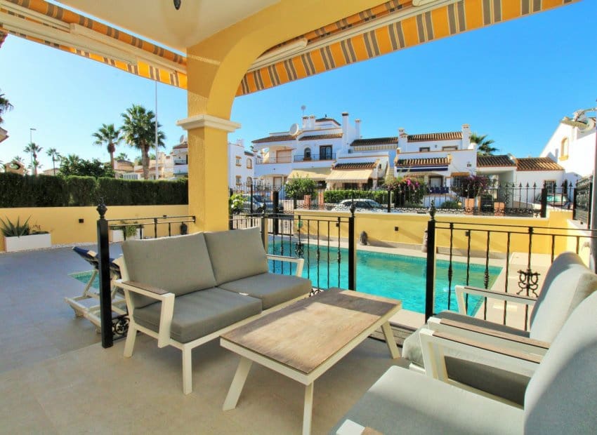 3 soveværelse Semi-Rækkehus til salg i Los Dolses med swimmingpool - € 375.000 (Ref: 9386390)