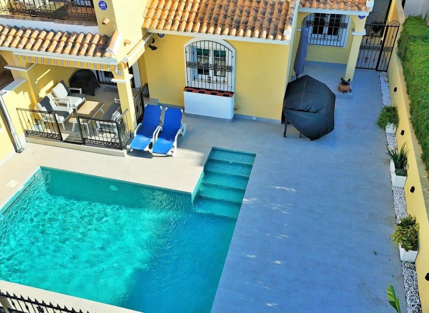 3 soveværelse Semi-Rækkehus til salg i Los Dolses med swimmingpool - € 375.000 (Ref: 9386390)